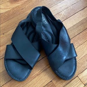 Born sandals size 9